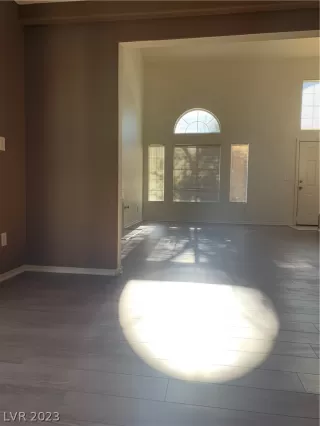 Photo #1: 2466067 Listing 