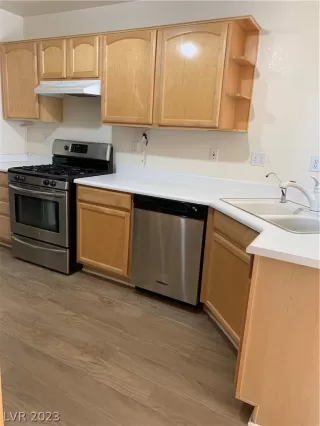 Photo #2: 2466067 Listing 