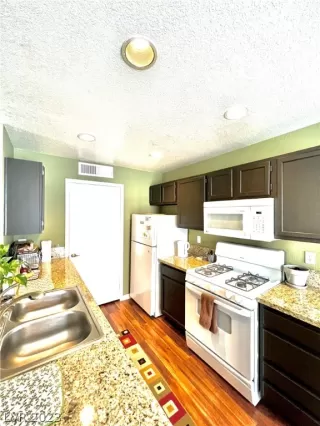 Photo #2: 2466105 Listing