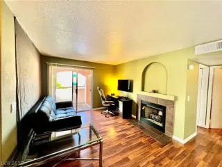 Photo #4: 2466105 Listing