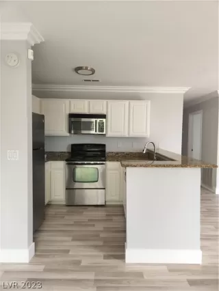 Photo #4: 2466111 Listing