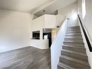 Photo #1: 2466117 Listing 