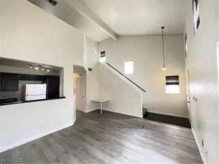 Photo #2: 2466117 Listing 