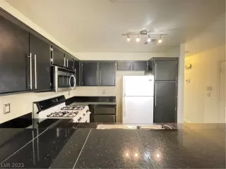 Photo #4: 2466117 Listing 