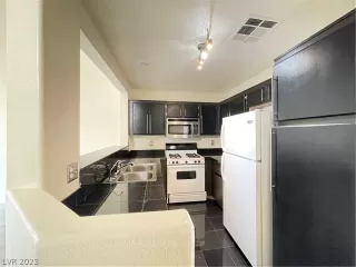 Photo #5: 2466117 Listing 