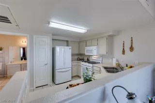 Photo #5: 2466124 Listing