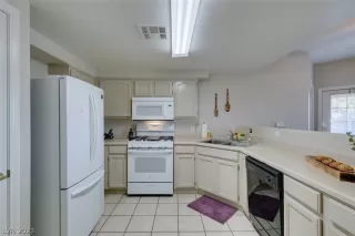 Photo #6: 2466124 Listing