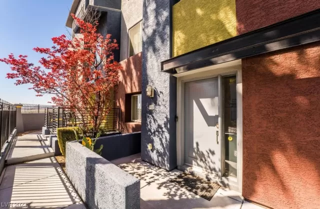 MLS: 2466138 Condo For Sale