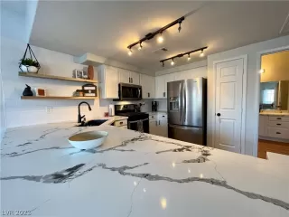 Photo #3: 2466204 Listing