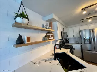 Photo #4: 2466204 Listing