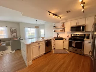 Photo #5: 2466204 Listing