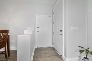 Photo #5: 2466206 Listing