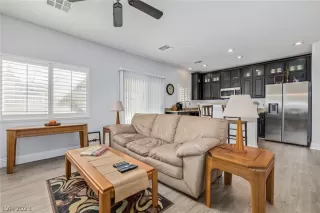 Photo #6: 2466206 Listing