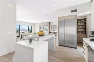 Photo #3: 2466223 Listing 