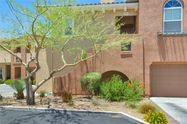 MLS: 2466273 Condo For Sale