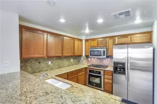 Photo #5: 2466273 Listing 