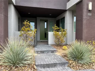 Photo #2: 2466274 Listing