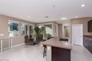 Photo #4: 2466274 Listing