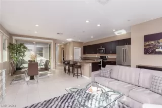 Photo #5: 2466274 Listing