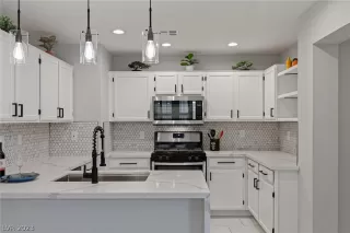 Photo #1: 2466281 Listing 