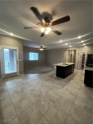 Photo #3: 2466294 Listing