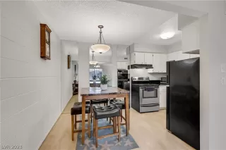 Photo #3: 2466298 Listing