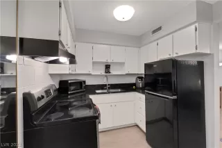 Photo #4: 2466298 Listing