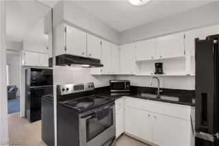 Photo #5: 2466298 Listing