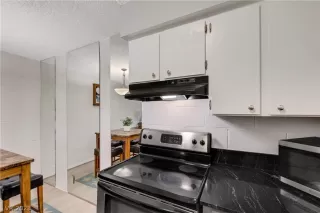 Photo #6: 2466298 Listing