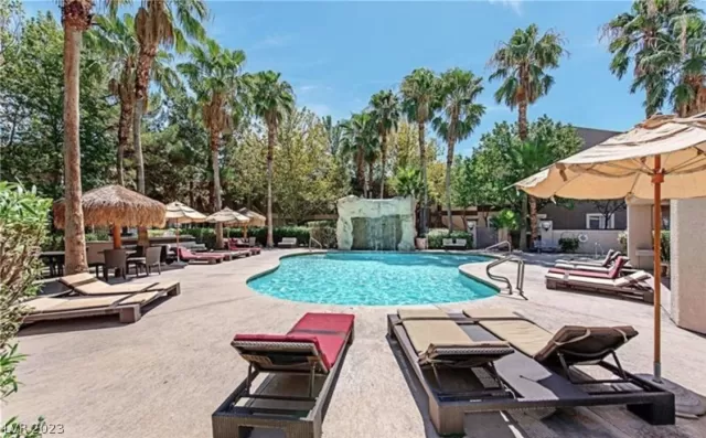 MLS: 2466301 Condo For Sale