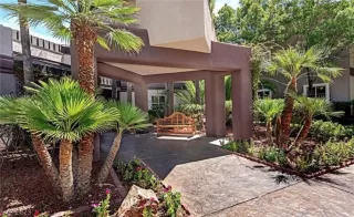 Photo #4: 2466301 Listing