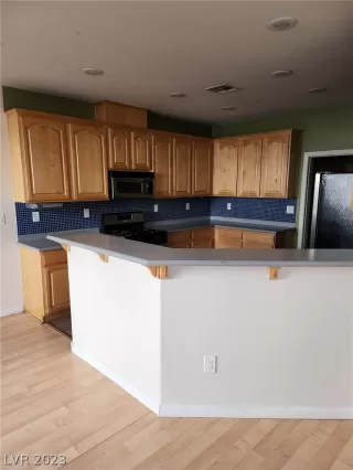 Photo #5: 2466323 Listing 