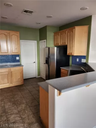 Photo #6: 2466323 Listing 