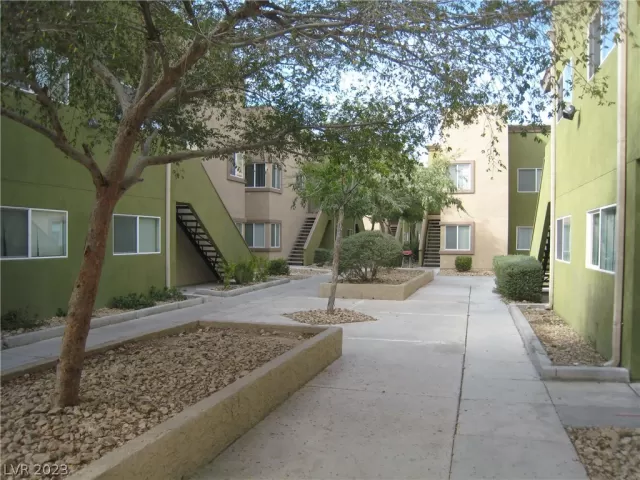 MLS: 2466362 Condo For Sale