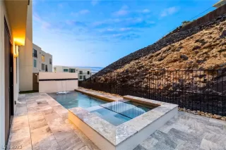 Photo #2: 2466371 Listing