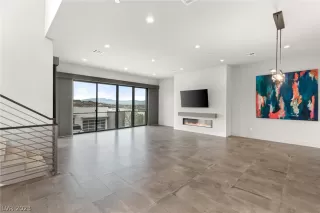 Photo #5: 2466371 Listing