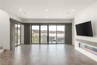 Photo #6: 2466371 Listing