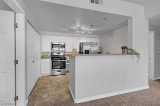 Photo #2: 2466386 Listing