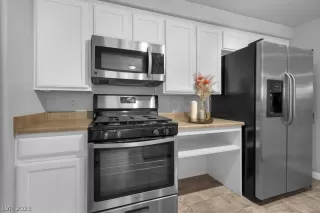 Photo #3: 2466386 Listing