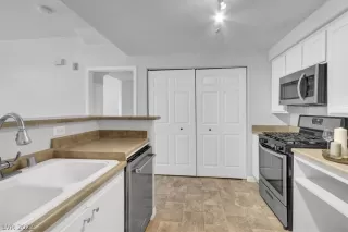 Photo #4: 2466386 Listing