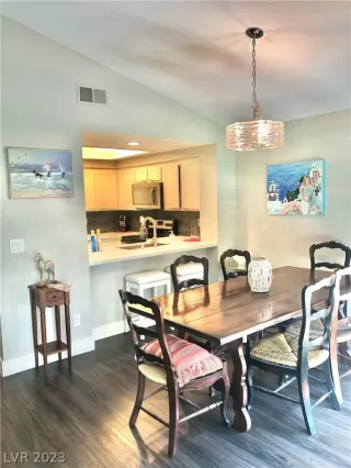 Photo #2: 2466418 Listing 