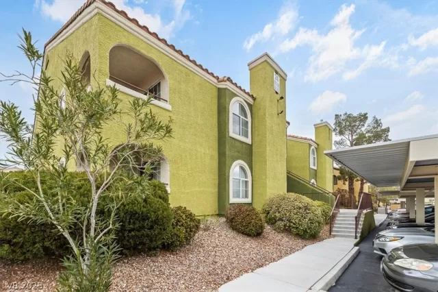 MLS: 2466452 Condo For Sale