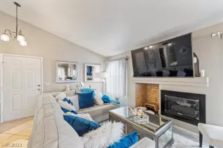 Photo #3: 2466452 Listing