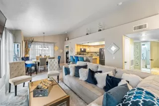 Photo #4: 2466452 Listing