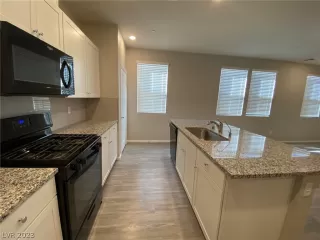 Photo #2: 2466491 Listing