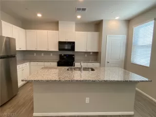 Photo #3: 2466491 Listing