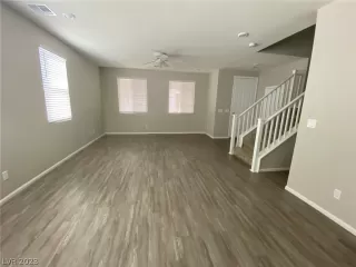 Photo #4: 2466491 Listing