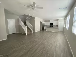 Photo #5: 2466491 Listing