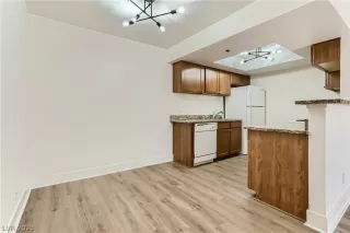 Photo #4: 2466524 Listing