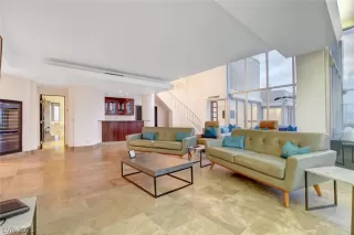 Photo #3: 2466580 Listing 